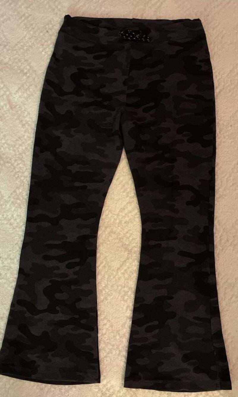 Sundry Women's Camo Print Flare Leg Sweatpants Gray Black Sz 3 A633